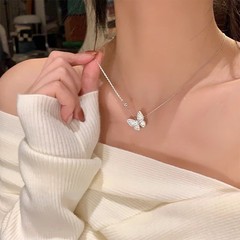 高級感のある豪華な大衆がジルコニウム蝶ペンダントネックレスの春夏ネット赤と同じ洗練された鎖骨チェーン卸売りを爆発させた