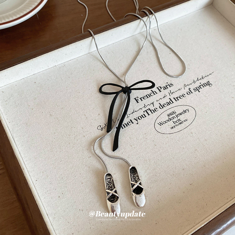 Zapatos de ballet con lazo, collar colgante, diseño de personalidad simple coreano, cadena de clavícula, sentido de alta calidad, nuevo estilo, mujer