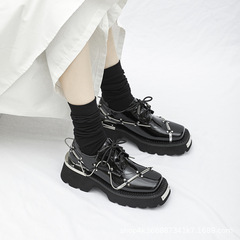 ファッションのクールなスプリングの装飾の厚い底の靴の女性の本革の英倫の風の方の頭の徳比の靴の黒系の太さと小さい靴の女性