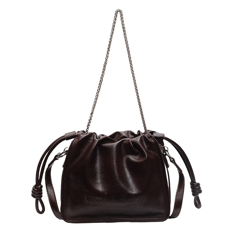 Bolso de explosión de moda plegado para mujeres 2025, nuevo bolso de piel de cera de aceite de estilo universal, bolso casual simple de hombro bajo la axila
