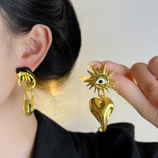 �W��С���͹��L��ħ֮�۶��h���Գ������F����ᔕr�и߼������Ů