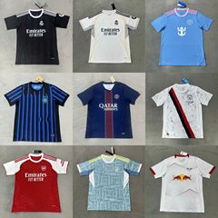 サッカーユニフォーム 2526 新しいレアル・マドリード マンチェスター・ユナイテッド バルセロナ シティ チェルシー インテル・ミラノ AC アーセナル ホームとアウェイ ファンバージョン
