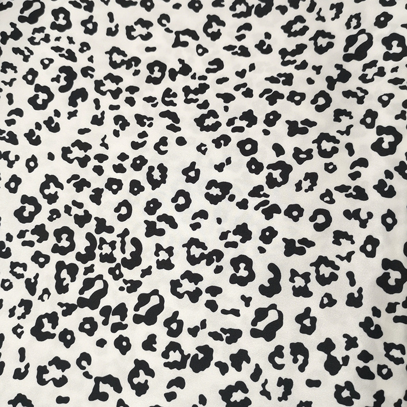 Inventario de tela de seda impresa de leopardo, ropa de dormir, sombrero de baño, ropa de mujer, almohada, tela impresa
