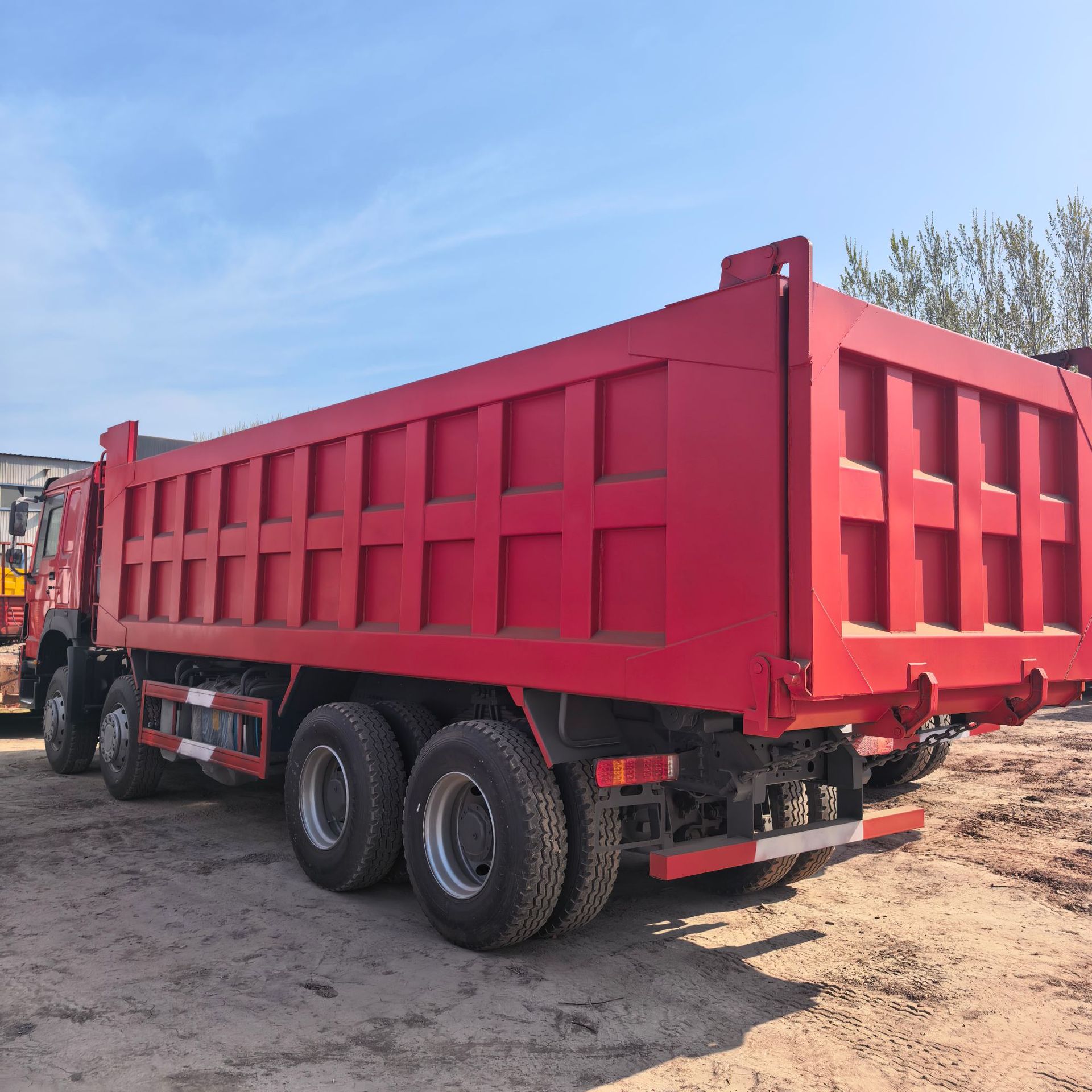 Cross-Border Export of Sinotruk Howo 8X4 Dump Trucks with Weichai Engine, African Howo 8X4 Dump Trucks