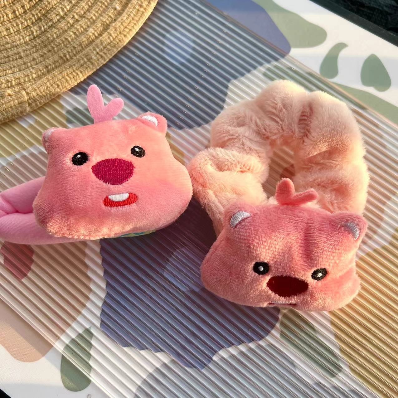 Otoño y invierno nuevo loopy pequeño castor peluche intestino grueso anillo de pelo rosa corazón de la niña oso anillo de pelo adornamiento para el pelo