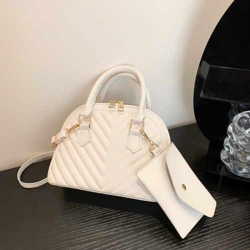 This year's popular handbags  autumn and winter new fashion women's commuter shoulder crossbody bag simple shell bag