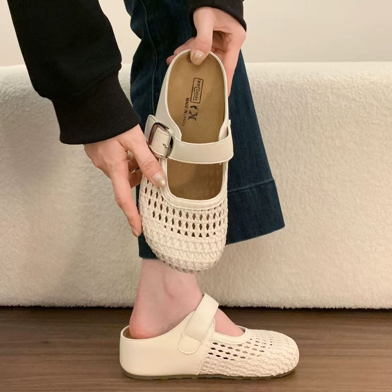 2026 verano nuevo hueco sandalias transpirables un pedazo de botellas Bocken suela gruesa dentro de la altura de la cabeza media zapatillas para mujeres