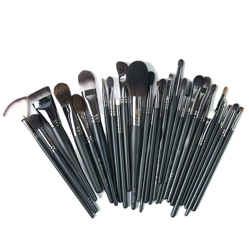 Makeup brush set — foundation, contouring, concealer, powder and eye brushes