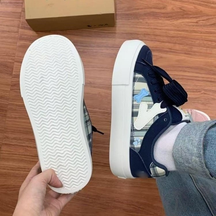 Nuevos zapatos de skate casuales de altura de suela gruesa zapatos blancos de otoño de mujeres nuevos nuevos productos nuevos zapatos de pan deportivo