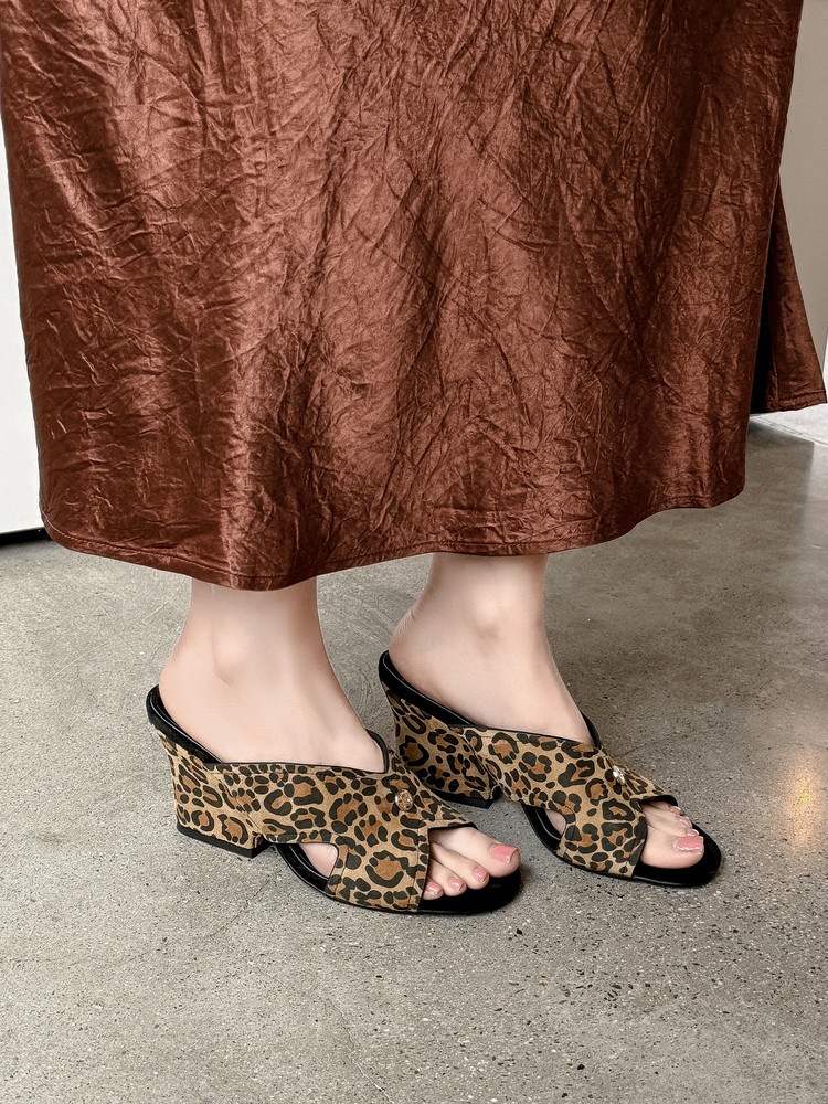 Sandal nữ da cừu hở mũi quai chéo gót xuồng 5 cm — màu nâu, Trang chủ, màu đen chi tiết 24