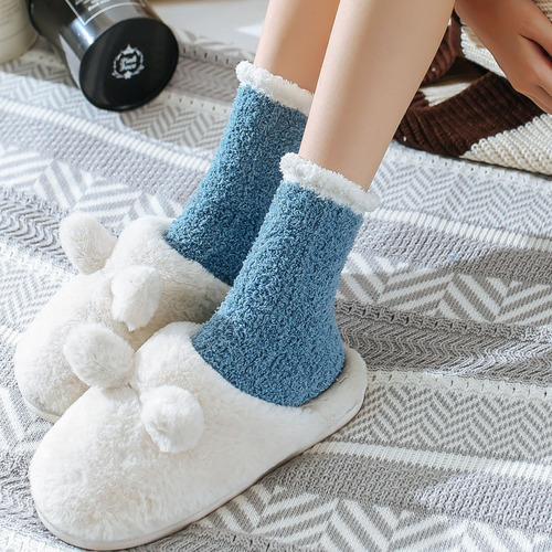 Coral velvet ankle socks for women, mid-calf length, suitable for autumn and winter, cute, padded, postpartum socks, indoor socks, warm sleep socks for winter