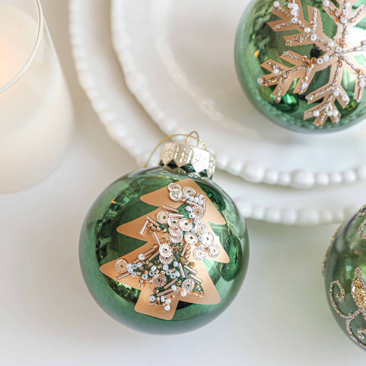 Brillante verde bola de Navidad polvo de oro de alta calidad bola de galvanoplastia perlada dibujada a mano diseño de decoración de árbol de Navidad