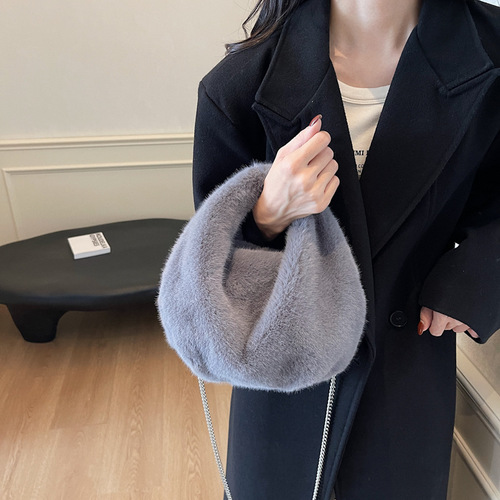 Cross-border super popular furry women's commuter crossbody bag 2024 new autumn and winter niche versatile plush handbag