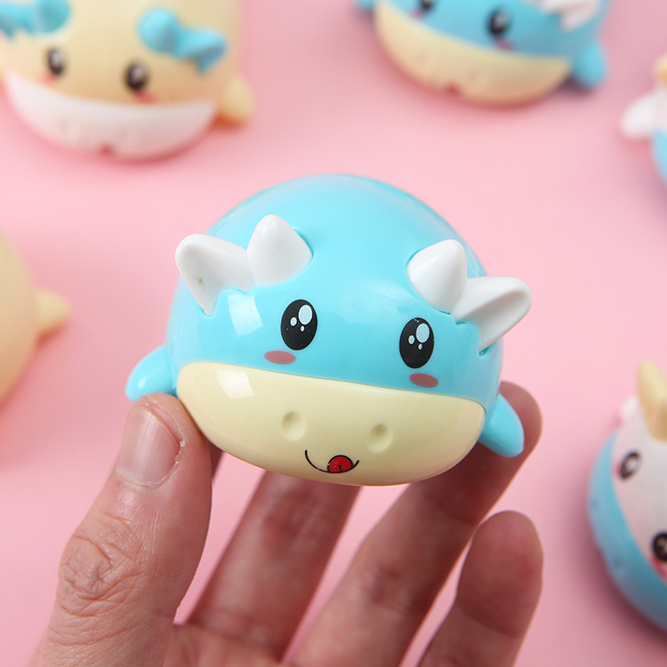 6,5x6,2 cm de dibujos animados tira de la pantorrilla coche pequeño puesto de juguete mercado nocturno pequeño regalo al por mayor regalo de cumpleaños de los niños