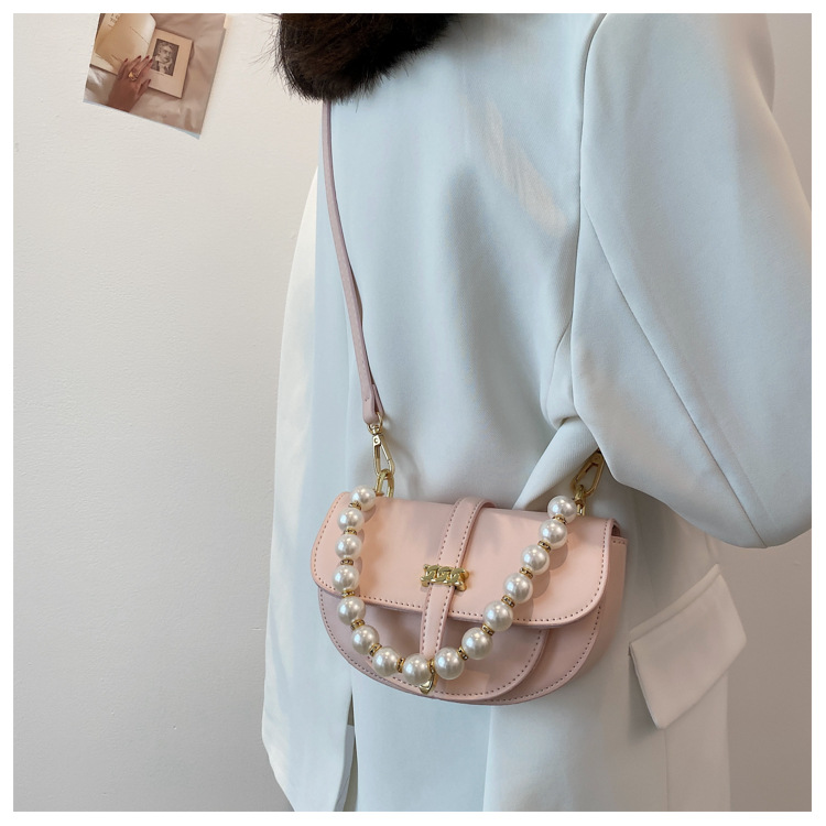 Fashion Pearl Chain Portable Saddle Bag display picture 10