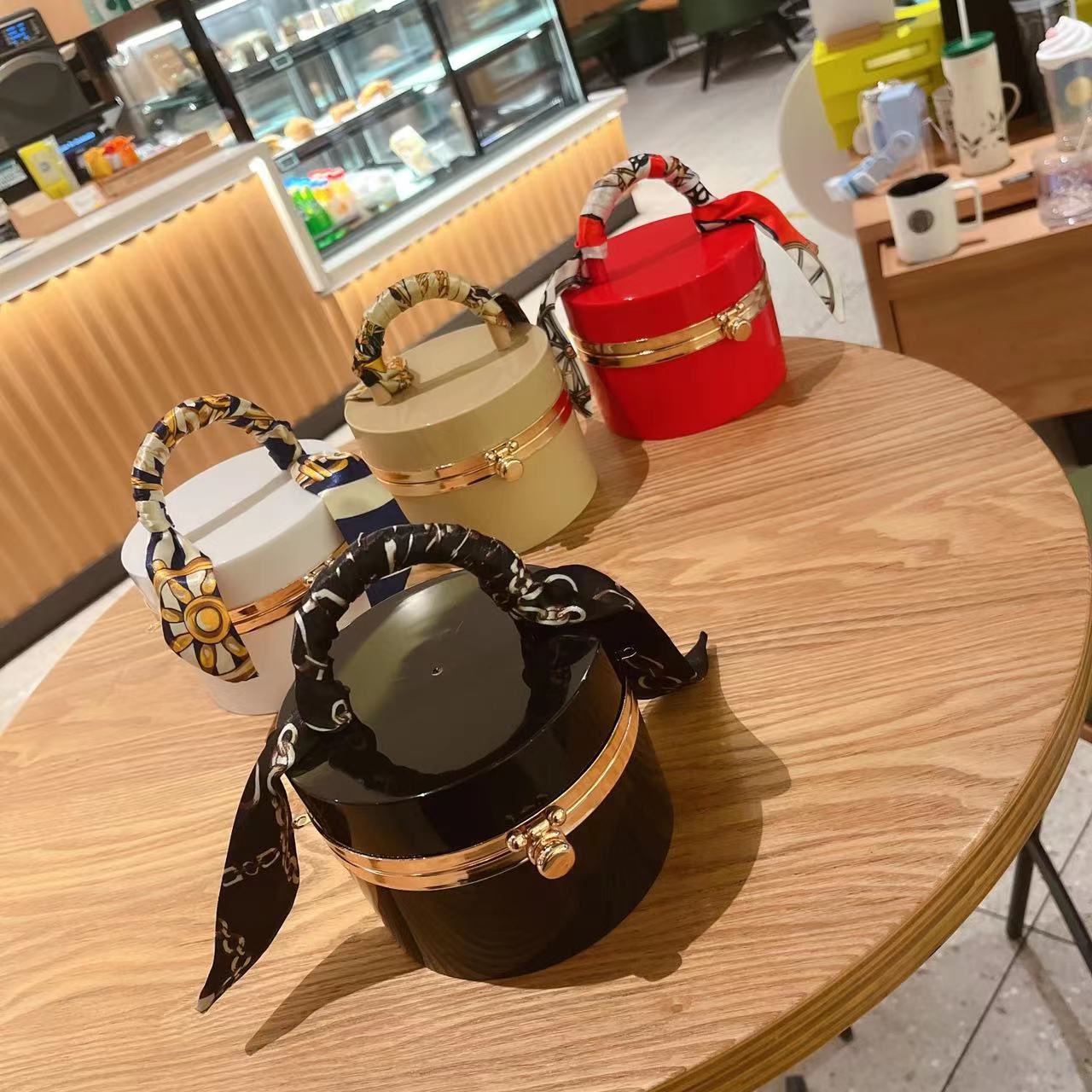 The 2025 new style women's bag is a trendy and fashionable candy-colored acrylic bag, a hand-held silk scarf, a lockable dinner bag, and a box bag Application Scenario