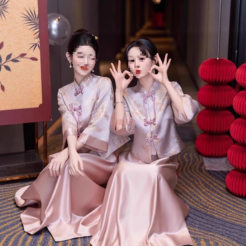 Chinese-Style Bridesmaid Dresses 2026 New Models, Plus-Size, Stunning Satin Sister Dresses, Bridesmaid Group Gowns Paired with Traditional Xiuhe, High-End and Unique