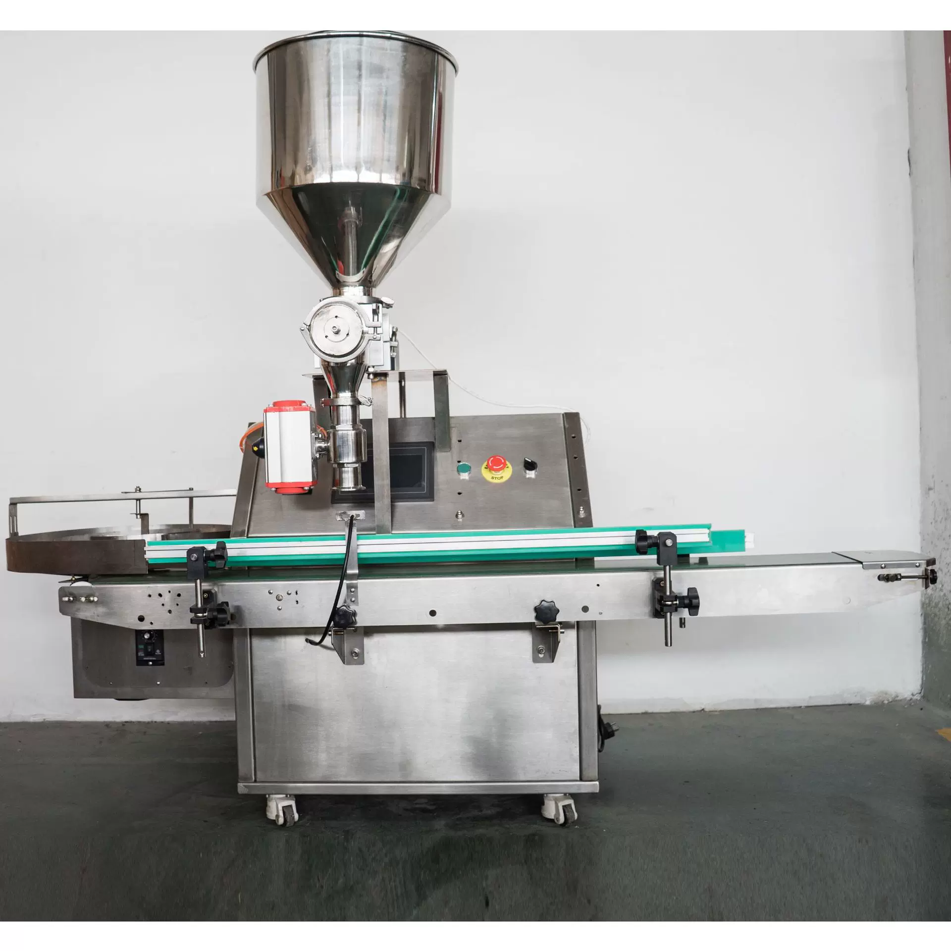 全自动单头乳液磨砂膏霜极速灌装精华液化妆品半流体磁力泵灌装机