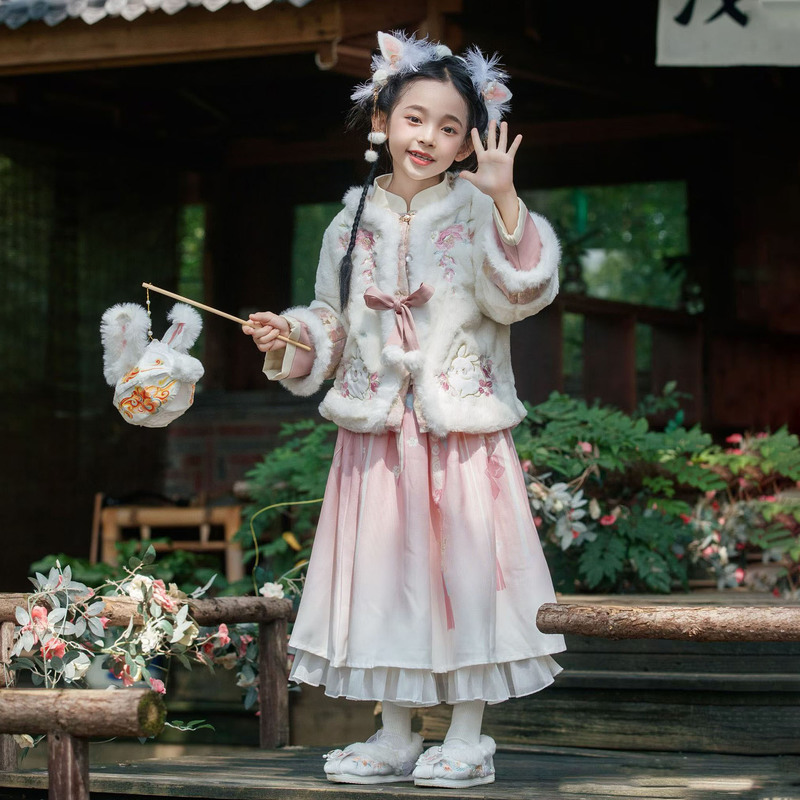 Girls' Hanfu Autumn/Winter Children's Traditional Style High-Quality Jade Rabbit Exquisite Embroidery Ming Dynasty Style Mamian Skirt Set Ancient Tang Suit