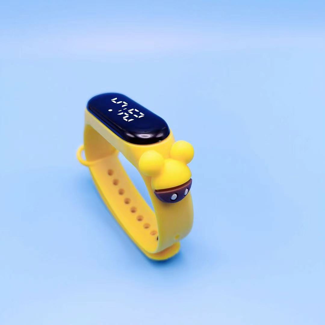 Reloj de muñeca Reloj electrónico de anime Crayon Shin-chan Reloj de escuela primaria de jardín de infantes led a prueba de agua