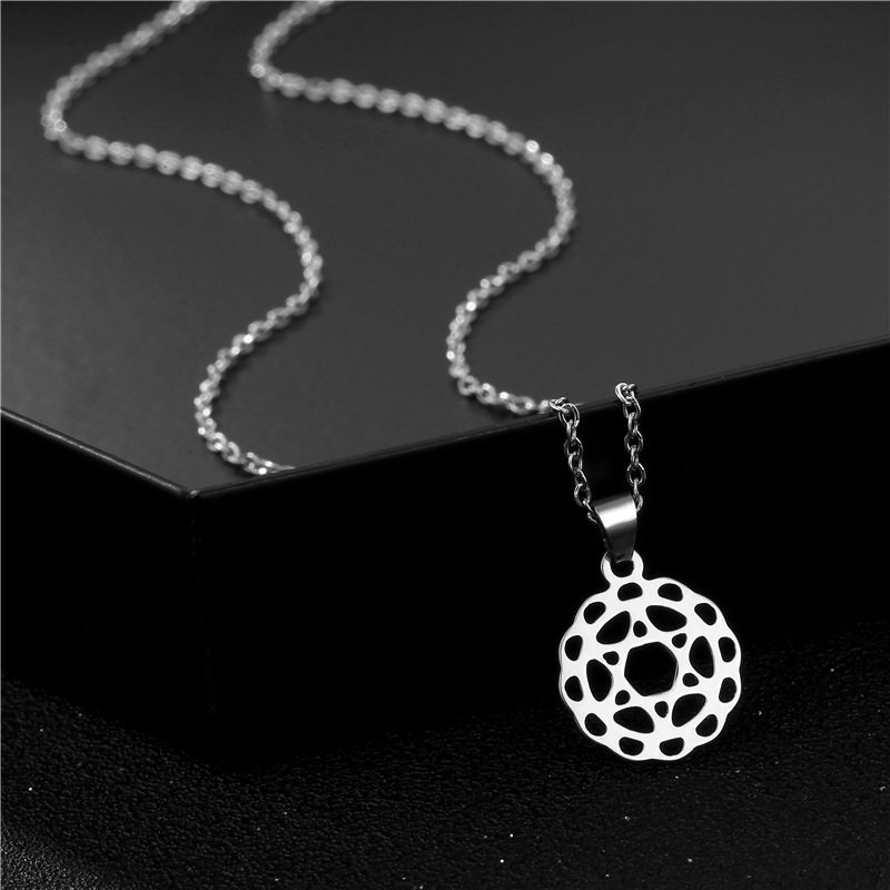 Wholesale Jewelry Simple Hollow Geometric Pendant Stainless Steel Necklace Nihaojewelry display picture 6