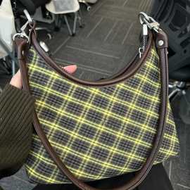 新款复古格纹腋下单肩包小众设计质感通勤包时尚百搭斜挎包你