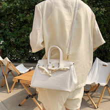 ͨ�ڕr������Ů���߼��а����r���{�~�y�K����μ�б�泱Ů��