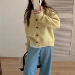 韓国版の柔らかいモチモチの愛のボタンの丸首のセーターのコートの女性の秋の新型のデザイン感の怠惰でゆったりしているニットのカーディガン