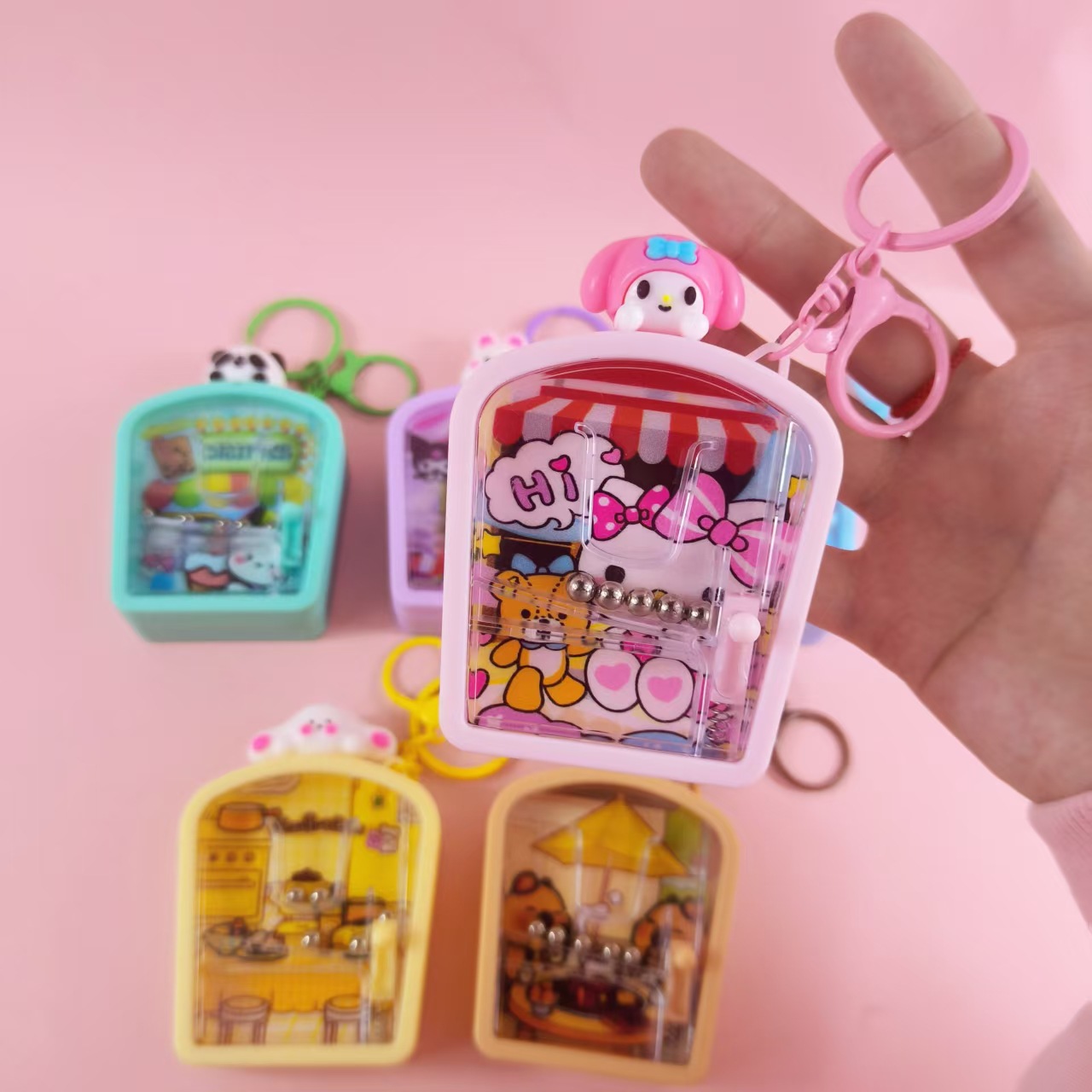 Juegos de dibujos animados divertidos máquina de martillo desprimir mochila colgante creativo pequeño regalo para estudiantes colgante llavero