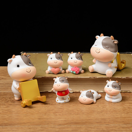 Cute cartoon resin crafts cute cow ornaments Year of the Ox gift creative mini gift car decoration