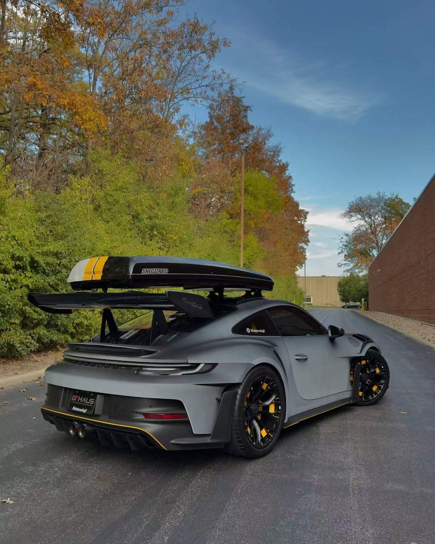 Car Color Change Film, Full Vehicle Body Tpu Wrap, Car Wrap Film, New Popular Satin Texture, Eclipse White to Black