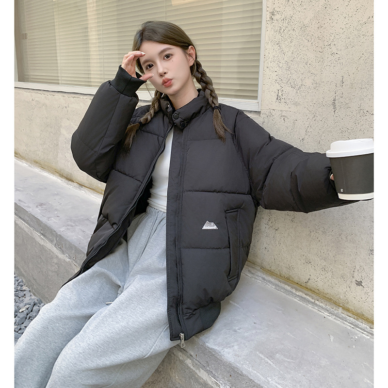 Ropa de pan de cuello vertical de invierno 2024 nuevo color sólido multifacé neutral viento abrigo cálido suelto pareja ropa de algodón