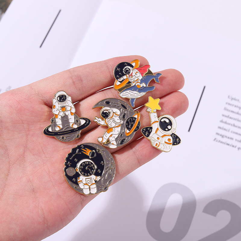 Cartoon Character Pattern Fashion Pin Cartoon Character Alloy Stoving Varnish Unisex Brooches