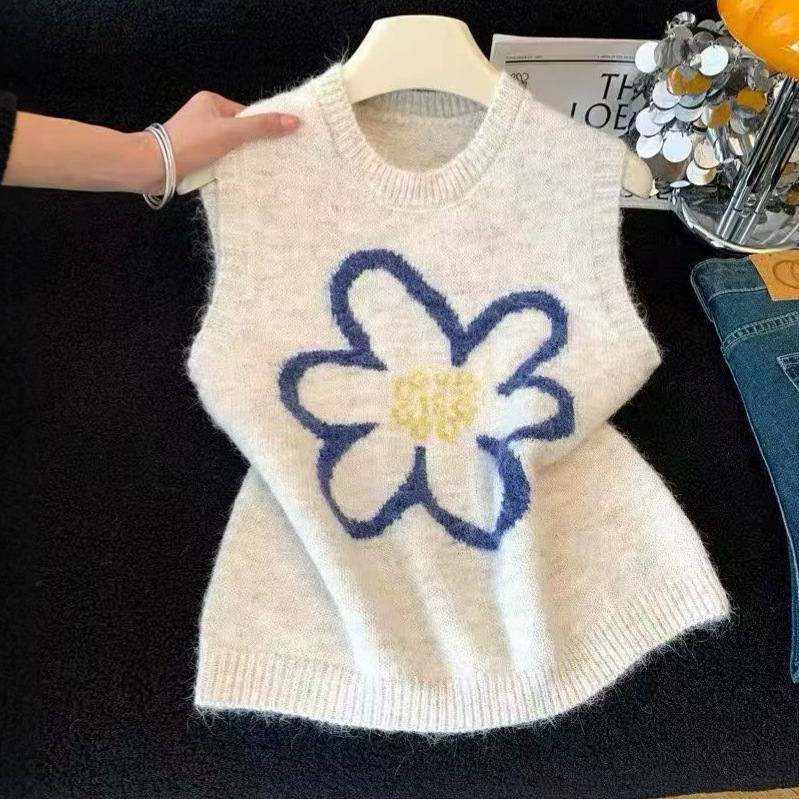 New gentle style layered sleeveless pullover knit vest with floral design for women