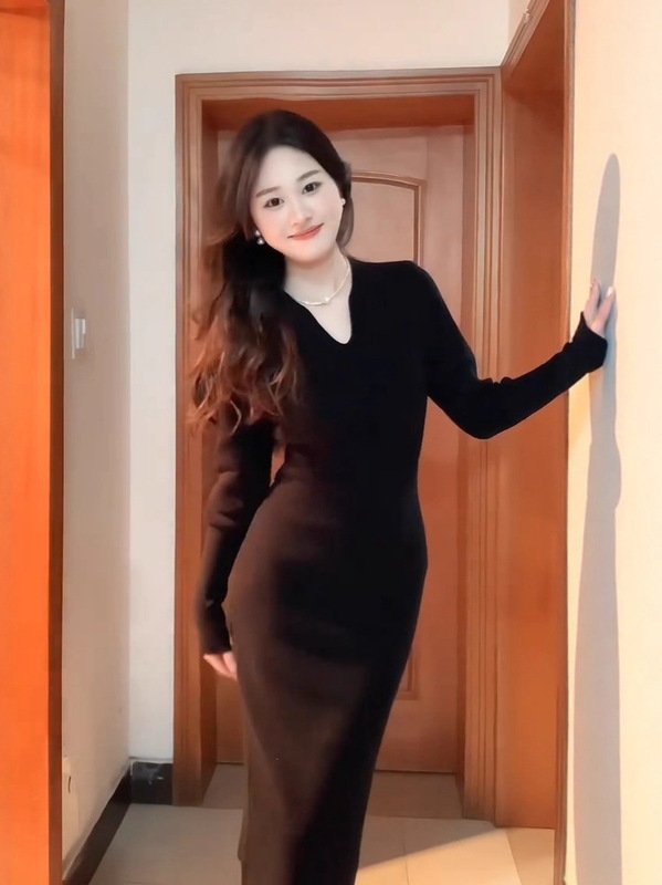 【现货】高级感软糯针织连衣裙女秋冬气质收腰显瘦长款内搭毛衣裙|undefined