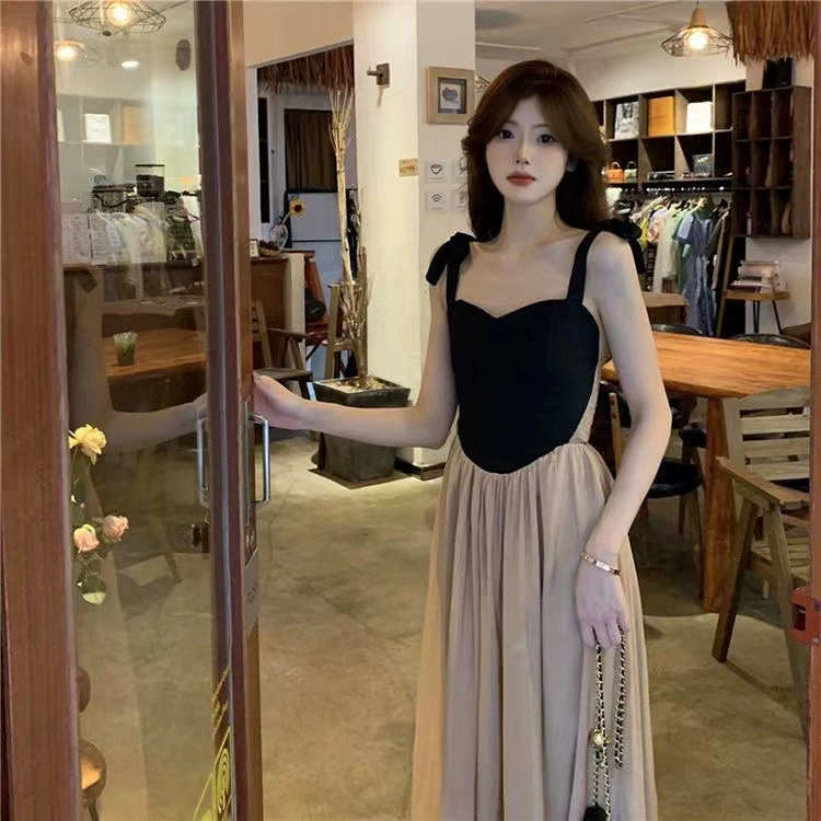 Французская ниша Элегантная юбка на бретельках на лето 2023 года Новый стиль Pure Desire Style, показывающий красоту платья с высокой талией