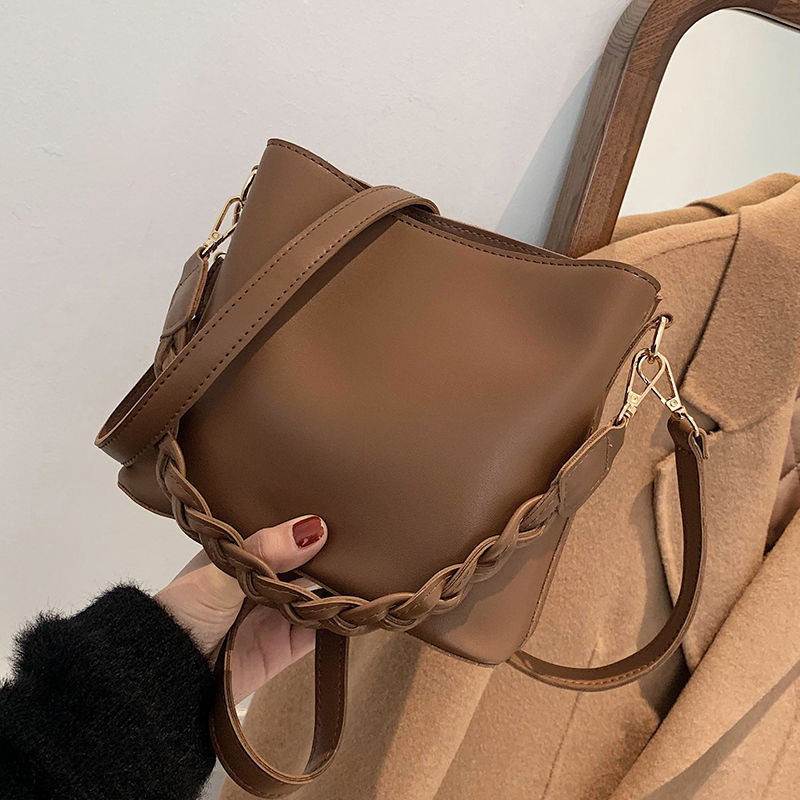 Trendy Retro Women's Shoulder Bag Small Versatile Crossbody Bag_voghion.com