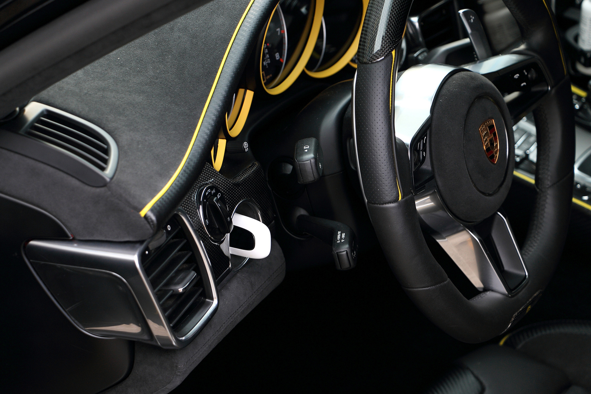 Suitable for Porsche Macan Cayennepanamera911718 Start Bracket Key Button