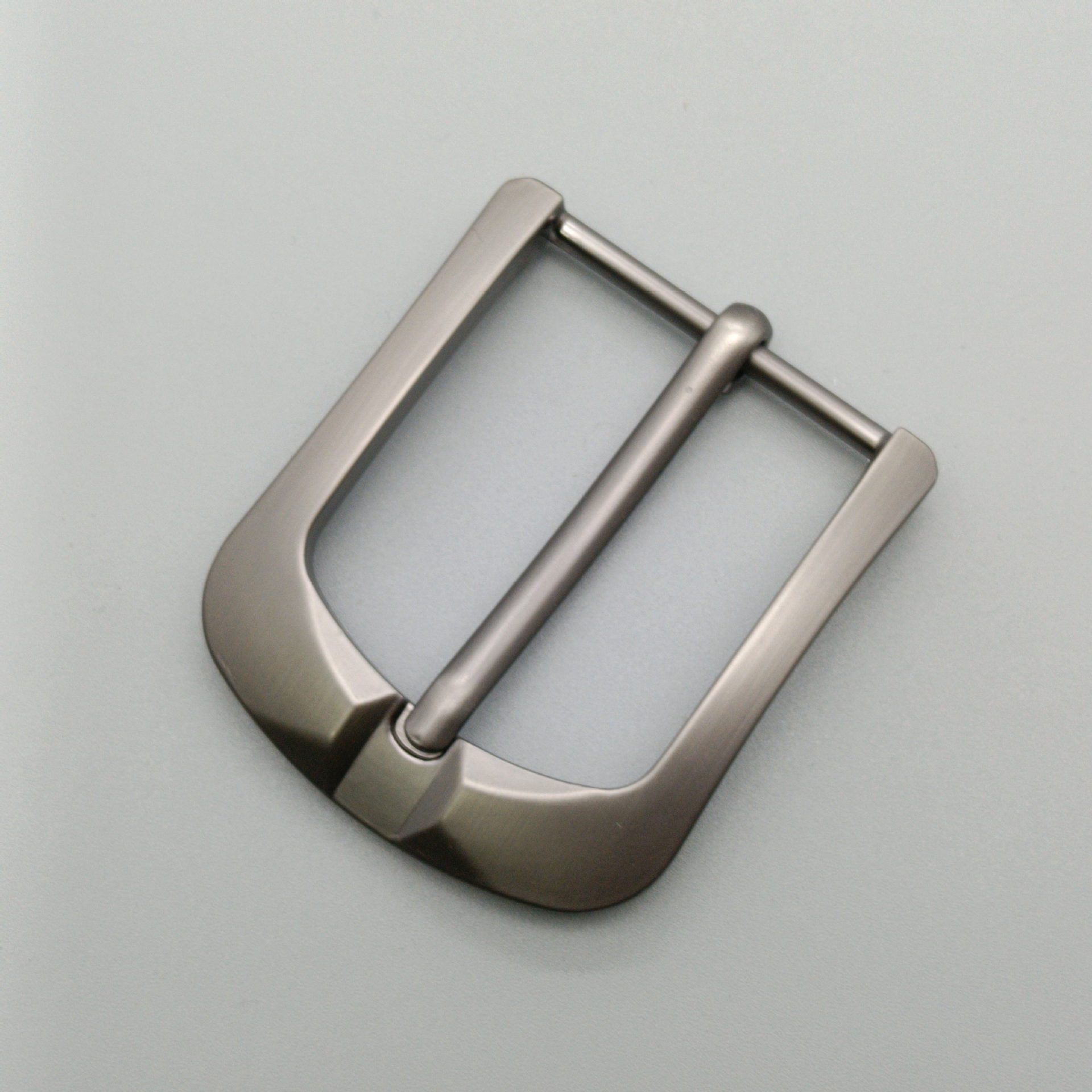 Comercio exterior al por mayor cinturón de aleación para hombres de alta gama hebilla 4.0 cinturón hebilla tipo aguja pistola de cuero dibujo negro