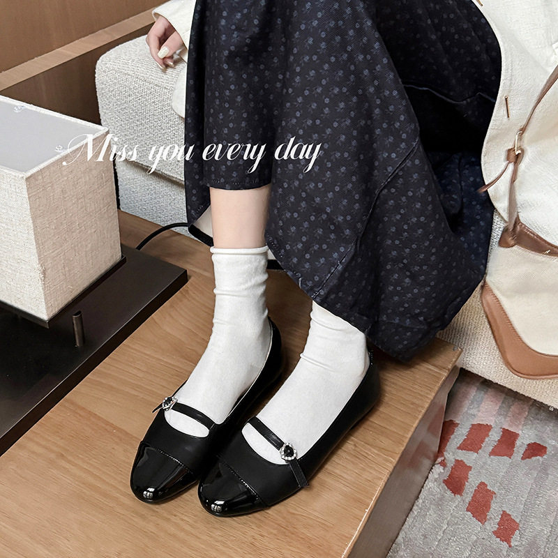 Giày Mary Jane nữ mũi tròn phối màu, khóa cài đính đá, gót thấp 1–3 cm, da mềm — Màu bạc, Màu đen