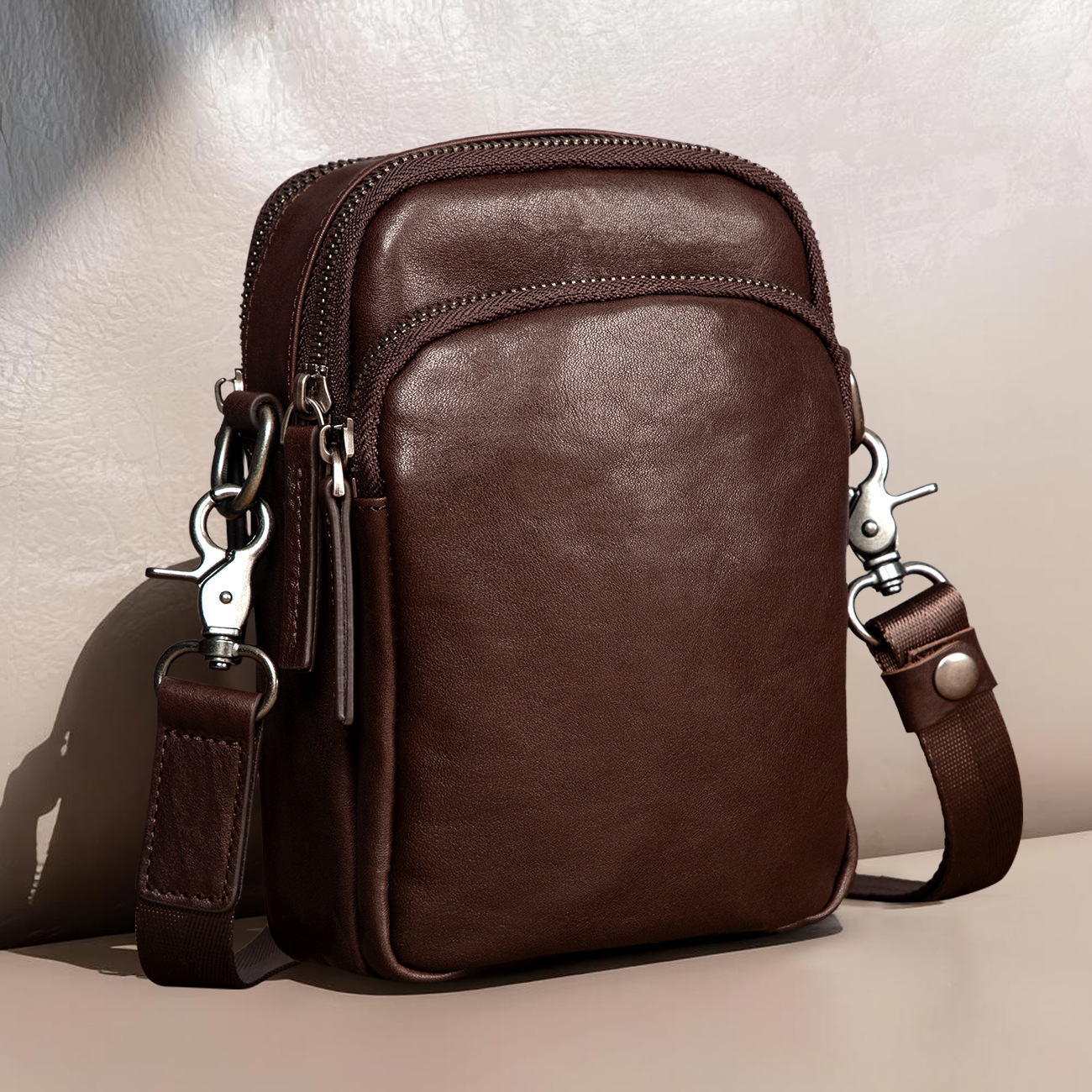 日系男士真皮单肩斜挎包男ins潮小包潮牌迷你牛皮休闲挎包