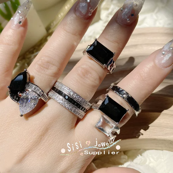 Sisi Winding Personality European and American Spice Girls Exaggerated Plating 18K Micro-inlaid Obsidian Dark Sweet Cool Girl Finger Ring