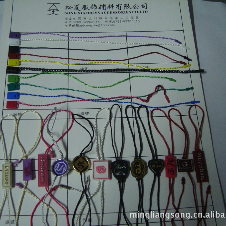 男女服装纸卡衣服吊牌标签印刷LOGO刻字塑料吊粒双插烫金吊粒