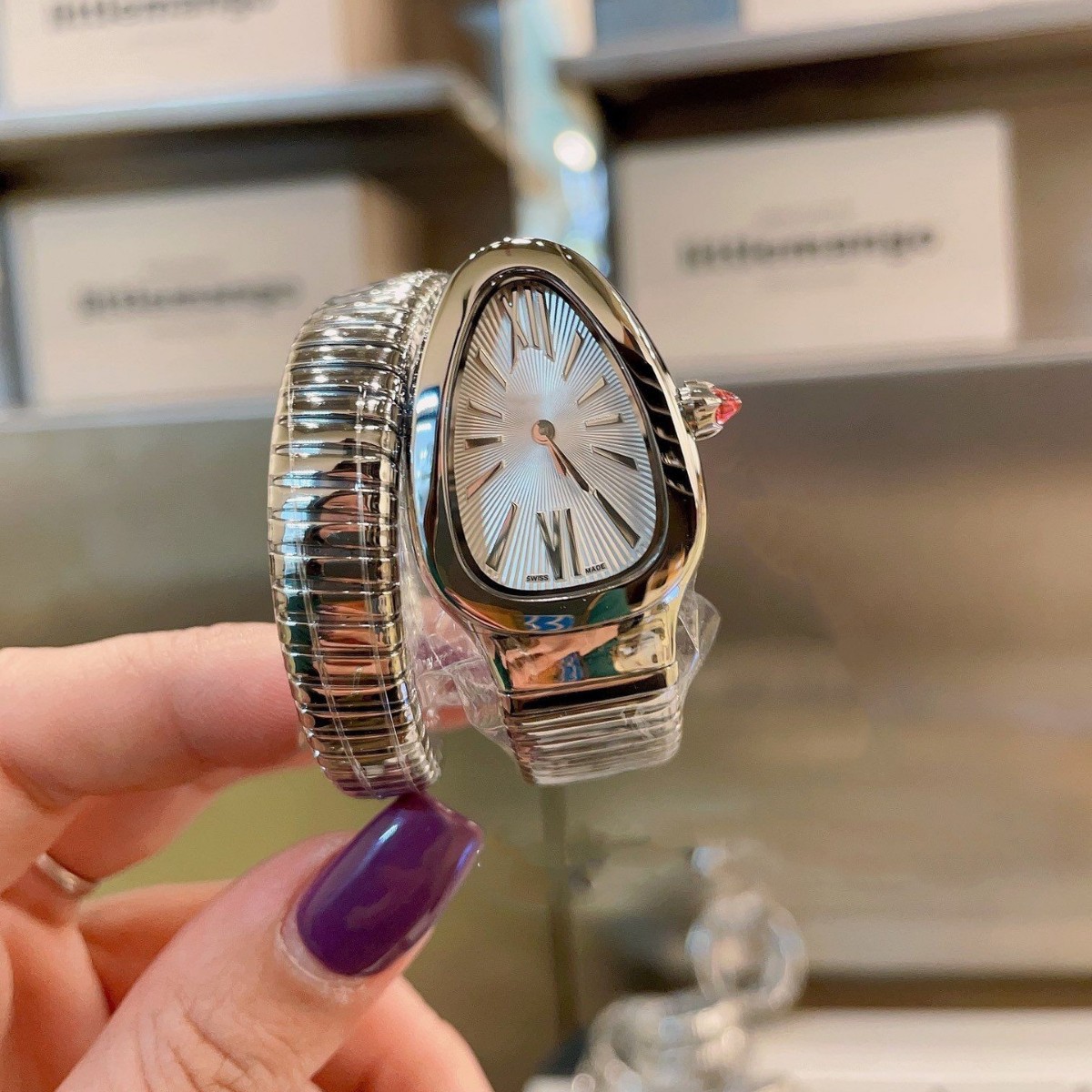 Snake-shaped bracelet watch women's snake head women's niche light luxury brand genuine watch women's small green watch women's snake watch