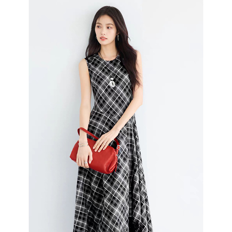 Same Style as in the Mall, 2026 Spring New Commuter Style Versatile Plaid Sleeveless Dress for Women, Long Dress 1H2990291 Same Style as in the Mall, 2026 Spring New Commuter Style Versatile Plaid Sleeveless Dress for Women, Long Dress 1H2990291