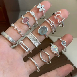 戒指;项链;耳钉