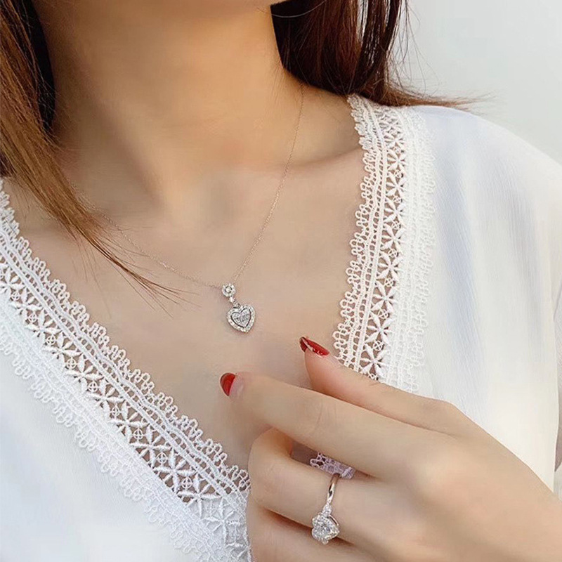 Simple Hollow Heart-shaped Inlaid Zircon Copper Clavicle Chain Wholesale display picture 5