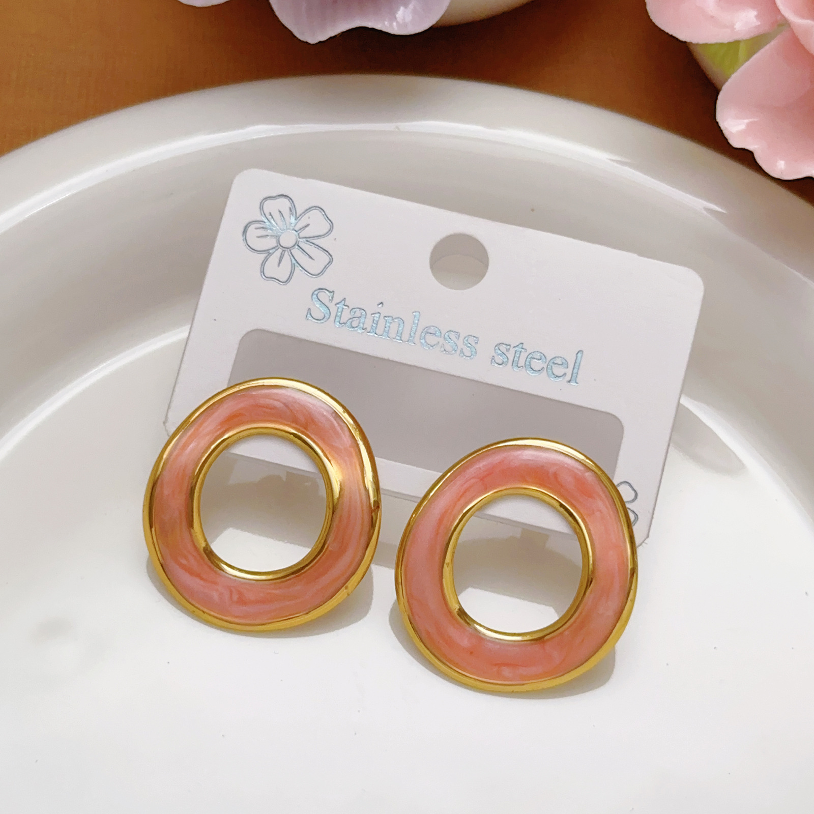 【E0219】Pendientes rosas claro con diseño retorcido