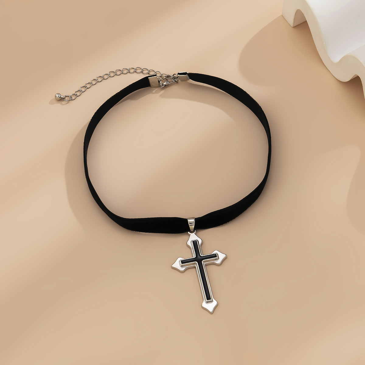 Collier ras du cou minimaliste en velours noir avec croix et bijoux de tempérament doux et cool_voghion.com