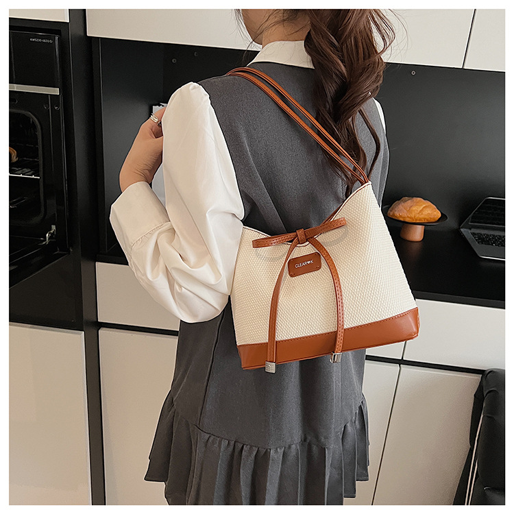 Simple and large-capacity tote bag for women 2025 new style in a two-color Korean-style casual underarm bag with a bow, fashionable and sweet undefined